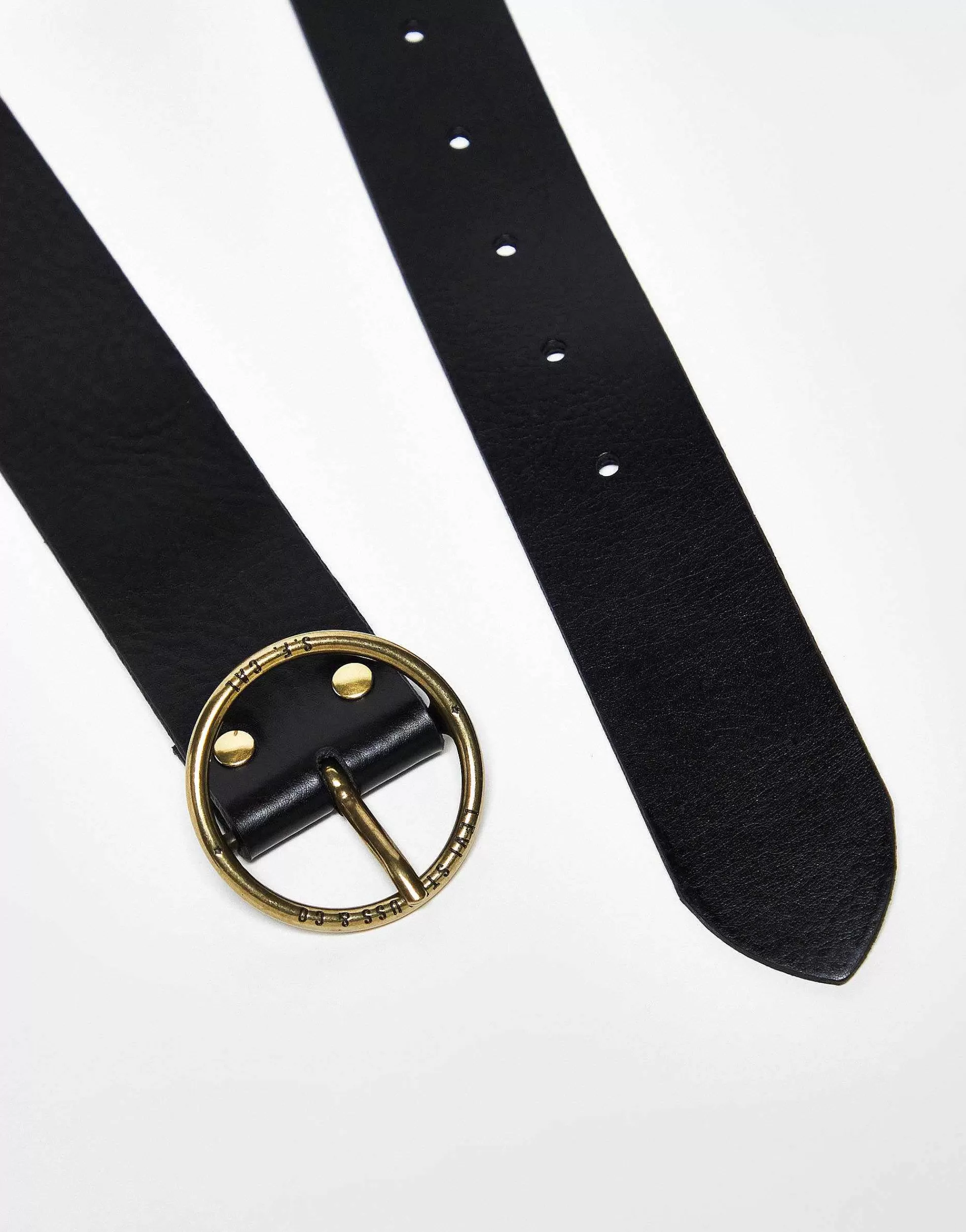 Women Levi's Leather Belt In Black With Gold Circle Buckle